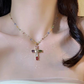 💎 50% DE DESCONTO!! ✝️ Colar colorido com pingente de cruz de strass – brilho intenso, comprimento ajustável e um visual marcante ✨