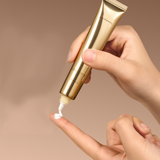 Tubo de creme tonificante de essência iluminadora