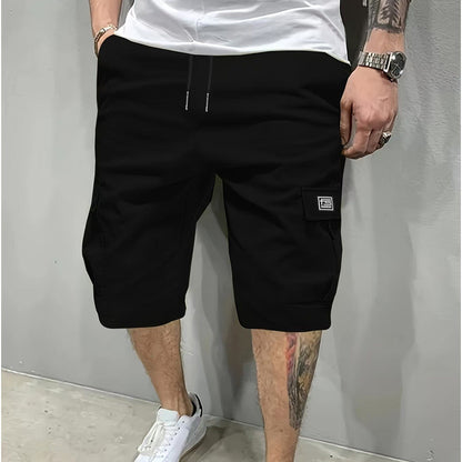 Calções cargo casuais masculinos com cintura ajustável por cordão.