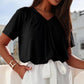 Blusa feminina casual de manga curta com decote em V e pregas