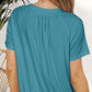 Blusa feminina casual de manga curta com decote em V e pregas