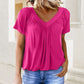 Blusa feminina casual de manga curta com decote em V e pregas
