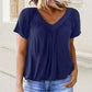 Blusa feminina casual de manga curta com decote em V e pregas