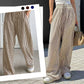 Calça feminina casual com listras verticais e cordão.