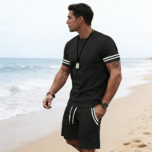 Conjunto de camiseta listrada masculina e shorts