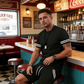 Conjunto de camiseta listrada masculina e shorts