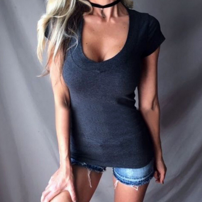 Blusas femininas de verão com decote em V profundo e modelagem justa.