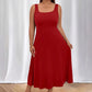 Vestido feminino elegante sem mangas em cor sólida
