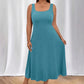 Vestido feminino elegante sem mangas em cor sólida