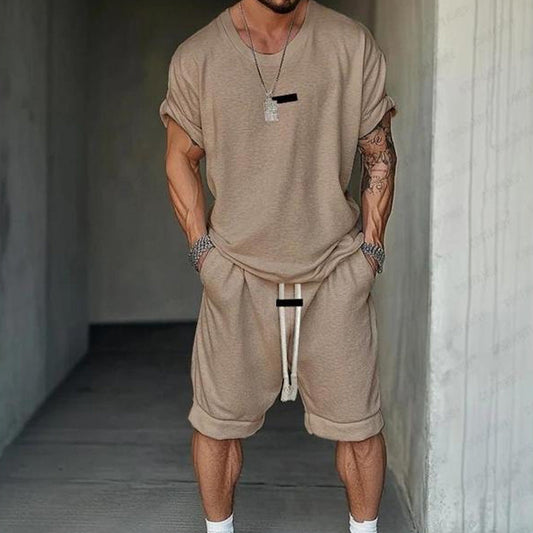 Conjunto masculino casual de camiseta e shorts