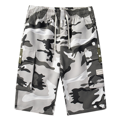 Calções cargo camuflados masculinos com cintura ajustável por cordão.