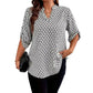 Blusa feminina com estampa geométrica e decote em V