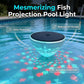 Luminária solar flutuante para piscina com projeção de peixes